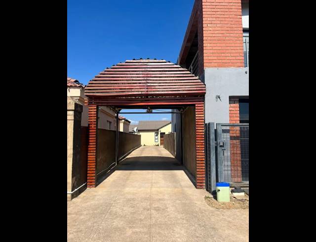 2 BEDROOM HOUSE FOR SALE IN ELANDSPOORT